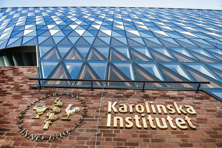 Frontal image of the Karolinska Institutet logo on their campus building